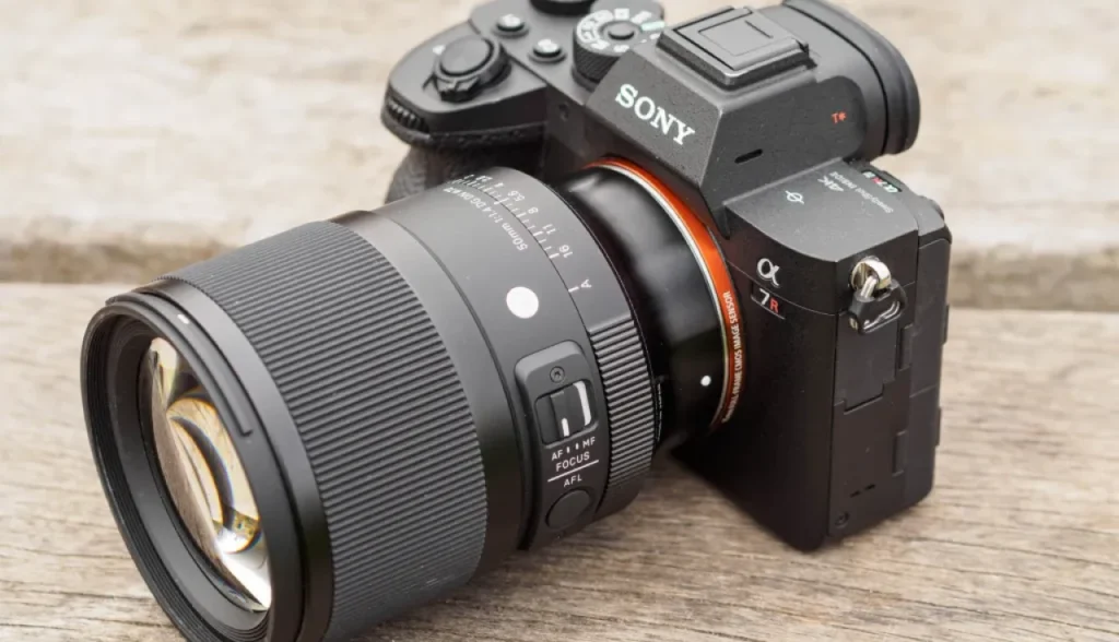 Descubra tudo sobre a Sigma 50mm F1.4 DG DN Art: nitidez, bokeh, autofoco e construção robusta. Um review completo essencial para 2026!