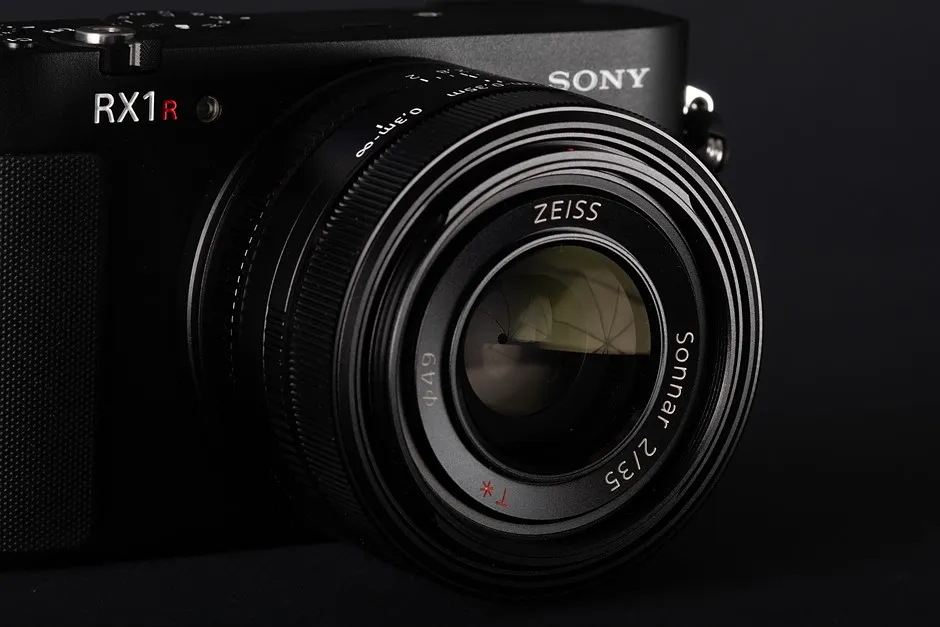 Sony RX1R III câmera compacta full-frame 35mm vista 3/4